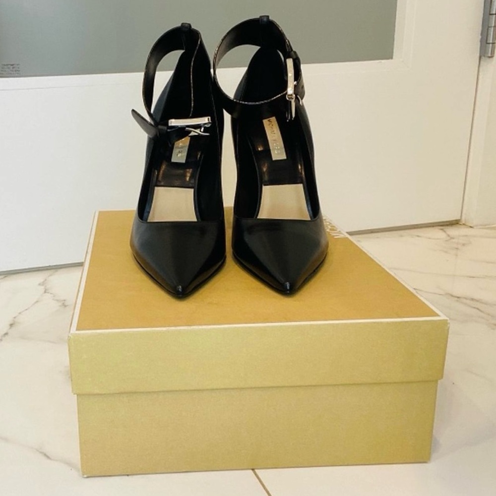 Michael Kors Black Ankle-Strap Pointed Toe Heels ✨ Size 7